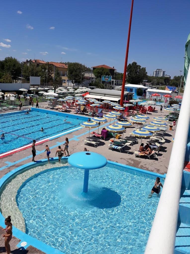 Отель Oasi Del Mare Римини Экстерьер фото